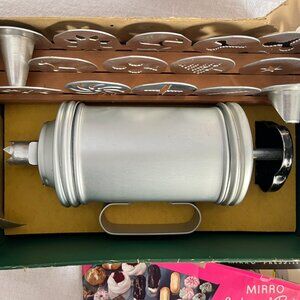 Mirro Cookie & Pastry Press 1950s Cake Decorator Set w/12 discs 3 tips Box Cooky